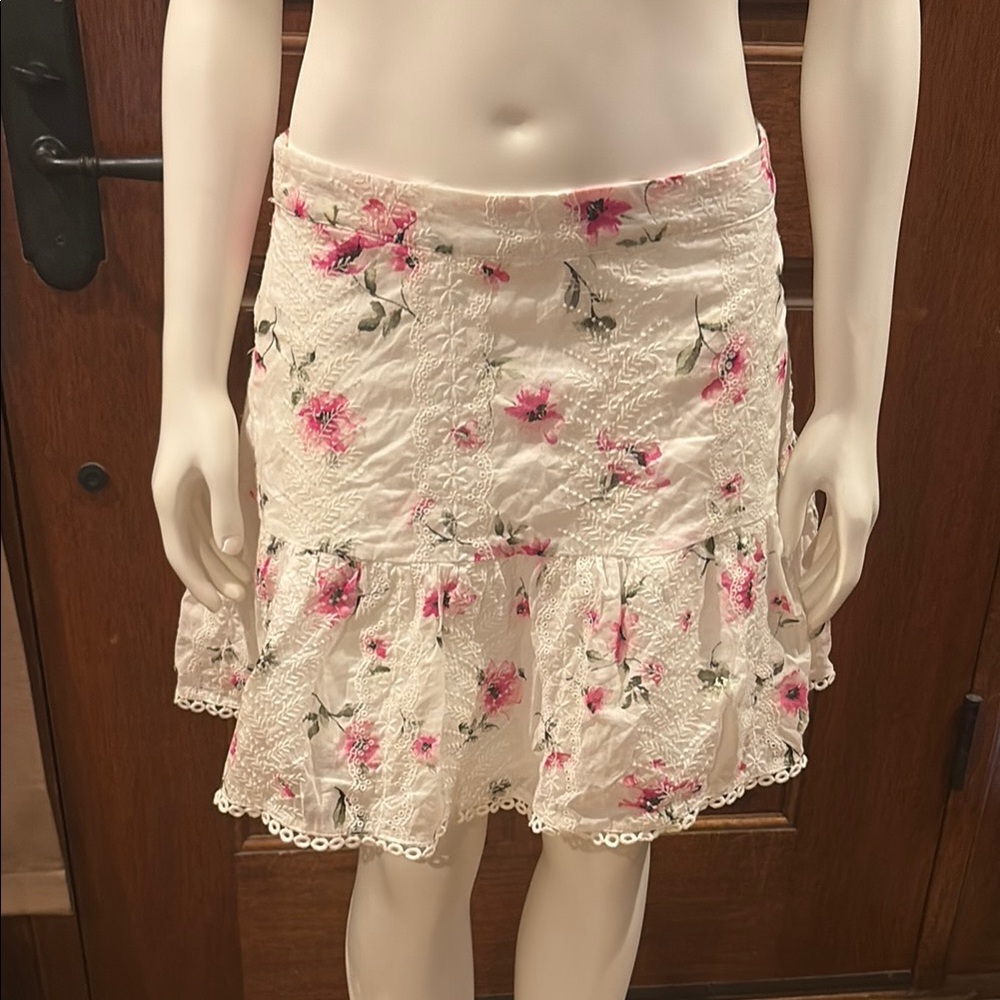 Forever 21 Cream Floral Mini Skirt